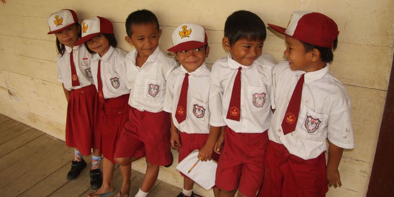 Menghadapi era abad ke-21, manusia Indonesia haruslah berasal dari murid SD/MI yang wajib tuntas dalam kedisiplinan berfikir berlandaskan dengan ketrampilan dasar matematika, sains dan membaca sehingga mampu bersikap rasional dalam kehidupan.