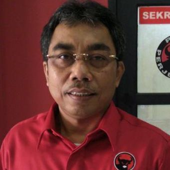 Wakil Ketua DPD PDI Perjuangan DKI bidang Pemenangan Pemilu Gembong Warsono, di DPD PDIP, Tebet, Jakarta Selata . Senin (25/4/2016)