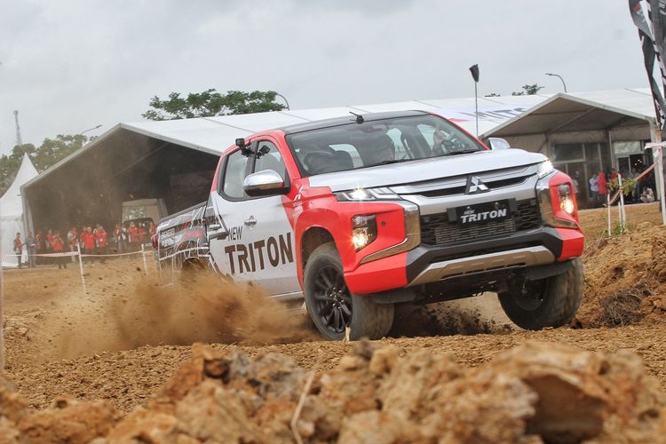 Tes Mitsubishi Triton di Balikpapan