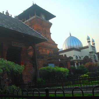 Masjid Menara Kudus di Kelurahan Kauman, Kecamatan Kudus, Kabupaten Kudus, Jawa Tengah, Rabu (30/5/2018) sore.