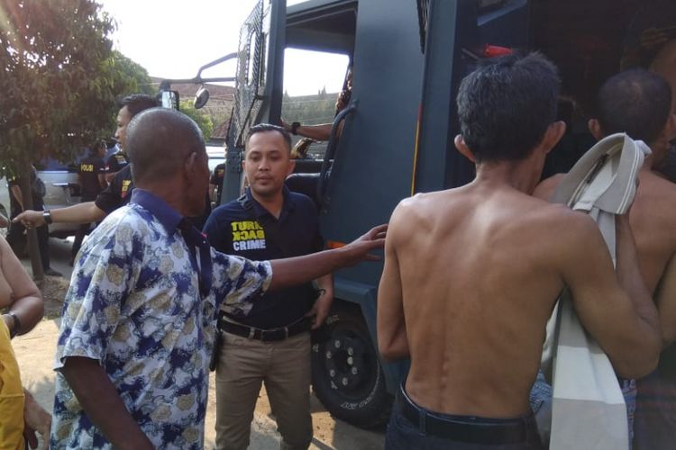 Kelompok pungli yang beraksi dikawasan Keramasan Palembang, Sumatera Selatan ditangkap oleh jajaran Direktorat Reserse Kriminal Umum (DItreskrimum) Polda Sumsel.