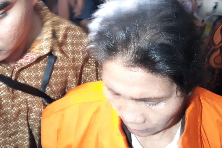 Hakim adhoc pada Pengadilan Tindak Pidana Korupsi Medan, Merry Purba resmi menjadi tahanan Komisi Pemberantasan Korupsi (KPK). Merry ditahan setelah diperiksa dan ditetapkan sebagai tersangka di Gedung KPK Jakarta, Rabu (29/8/2018).