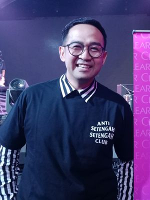 Presenter radio Iwet Ramadhan ketika ditemui di sebuah acara di kawasan Sudirman, Jakarta.