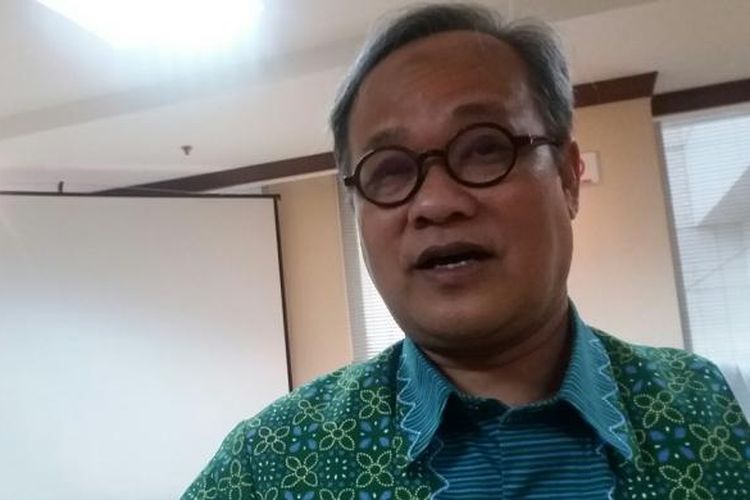 Politisi Senior Partai Golkar Hajriyanto Y. Thohari di Kompleks Parlemen, Senayan, Jakarta, Kamis (10/3/2016)