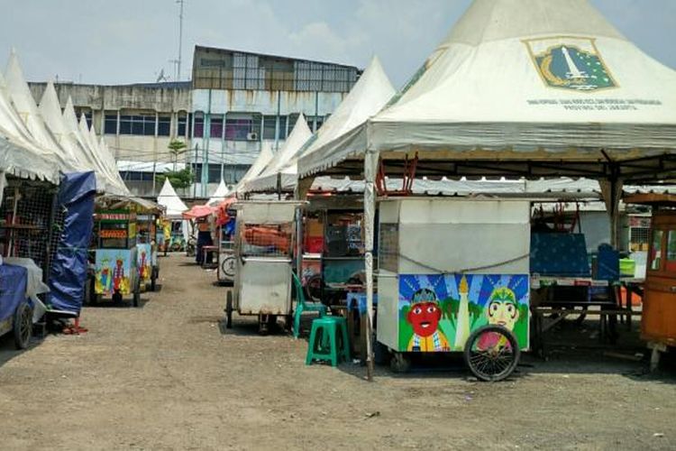 Banyak pedagang kaki lima (PKL) di Jalan Cengkeh, Tamansari, Jakarta Barat, yang belum mulai berjualan. Mereka telah dipindahkan dari Kawasan Kota Tua sejak Senin (5/9/2016) pekan lalu.