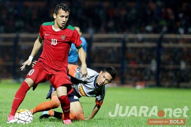 Aksi pemain sayap Timnas U-19 Indonesia, Egy Maulana Vikri, saat tampil melawan Persibo Bojonegoro dalam laga uji coba di di Stadion Letjen H Soedirman Bojonegoro, Jawa Timur (17/06/2017) Sabtu malam