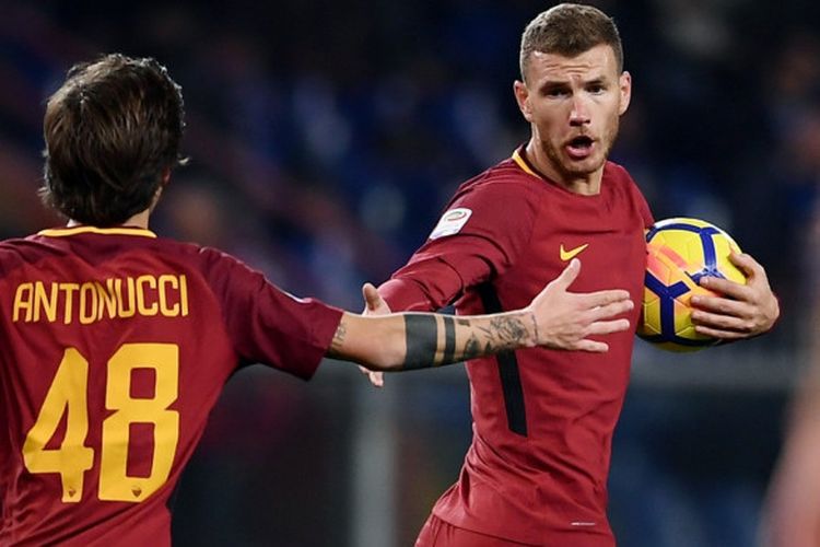 Ekspresi penyerang AS Roma, Edin Dzeko, setelah mencetak gol ke gawang Sampdoria pada laga tunda pekan ke-3 Liga Italia di Stadion Luigi Ferraris, Rabu (24/1/2018) waktu setempat.