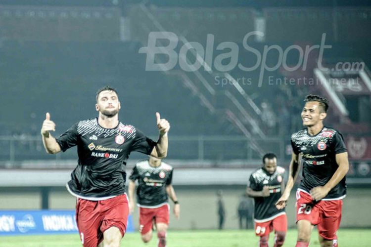 Selebrasi penyerang Persija Jakarta, Marko Simic, saat menghadapi Borneo FC di pertandingan Grup D Piala Presiden 2018, Rabu (24/2/2018).