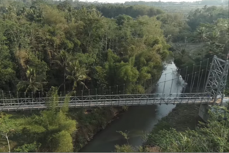 Jembatan gantung di di Desa Soropadan, Kabupaten Temanggung, Jawa Tengah.