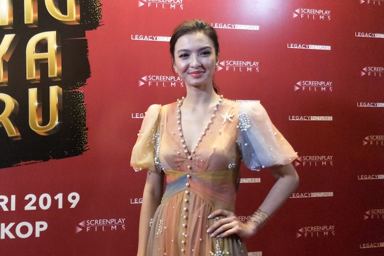 Artis peran Raline Shah saat ditemui di gala premiere film Orang Kaya Baru di Plaza Senayan, Jakarta Pusat, Senin (21/1/2019).