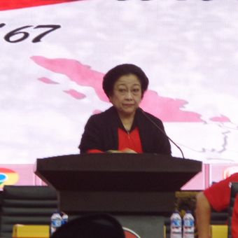 Ketua Umum PDI Perjuangan Megawati Soekarnoputri saat mengumumkan calon pasangan gubernur-wakil gubernur empat daerah, di Kantor DPP PDI-P, Jalan Diponegoro, Jakarta Pusat, Minggu (17/12/2017).