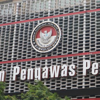 Logo gedung Badan Pengawas Pemilu (Bawaslu) RI, di Jalan MH Thamrin, Jakarta Pusat, Rabu (1/11/2017).