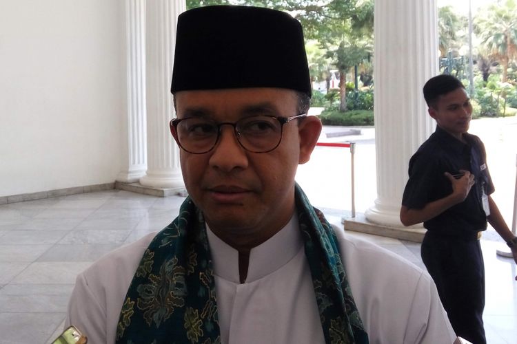 Gubernur DKI Jakarta Anies Baswedan saat diwawancarai di Balai Kota DKI Jakarta, Jumat (2/3/2018). 