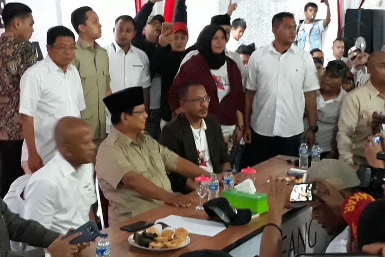 Calon presiden nomor urut 02 Prabowo Subianto di Roemah Djoeang, Kebayoran Baru, Jakarta Selatan, Minggu (13/1/2019).