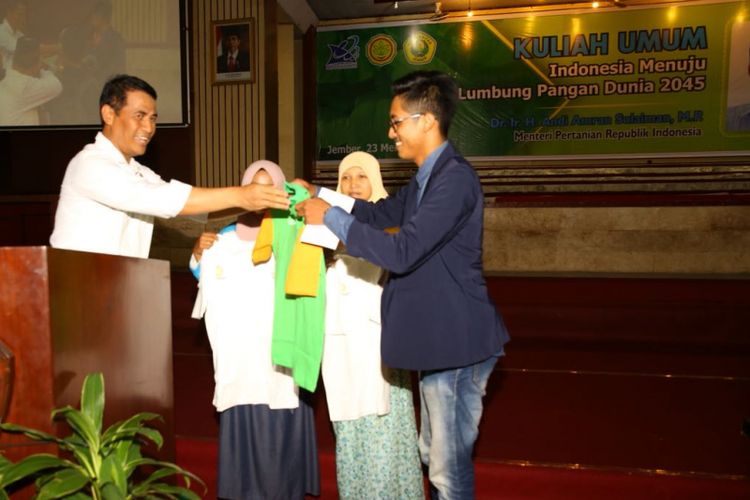 Menteri Pertanian, Andi Amran Sulaiman, menyampaikan kuliah umum di Universitas Jember, Jawa Timur, Rabu (23/5/2018)