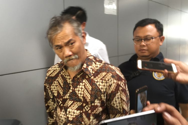 Tio Pakusadewo dilimpahkan oleh penyidik kepolisian Polda Metro Jaya ke Kejaksaan Negeri Jakarta Selatan, Selasa (3/4/2018).