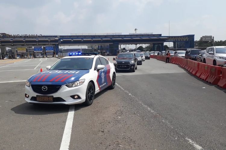 Diskresi lalu lintas one way diterapkan sepanjang 193 kilometer di KM 70 Gerbang Tol (GT) Cikampek Utama (CIkatama) Tol Jakarta-Cikampek hingga KM 263 GT Palimanan Tol Cikopo-Palimanan (Cipali), pada Kamis (6/6/2019).
