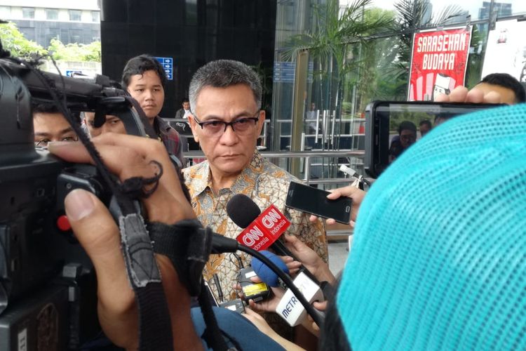 Mantan Inspektur Jenderal (Irjen) Kementerian PUPR Rildo Ananda Anwar memenuhi panggilan pemeriksaan di Komisi Pemberantasan Korupsi (KPK), Jakarta, Jumat (12/4/2019). 