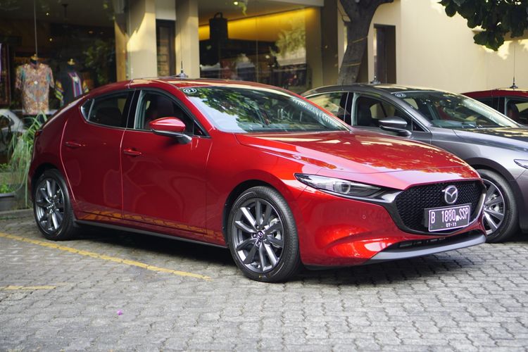 Mazda3 terbaru dijajal media di seputar kota Jakarta