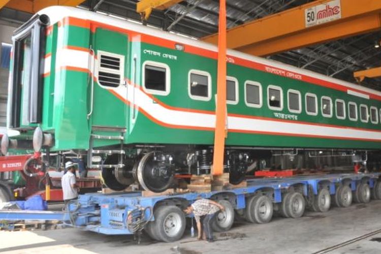 Salah satu gerbong kereta api pesanan negara Banglades buatan PT INKA