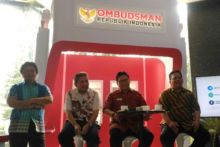 Konferensi pers Ombudsman di Gedung Ombudsman Republik Indonesia, Rasuna Said, Jakarta Selatan, Rabu (29/11/2017).