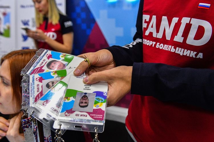 Pemegang kartu identitas penggemar Piala Dunia 2018 Rusia mendapat kemudahan berpindah antara kota penyelenggara pertandingan selama gelaran Piala Dunia berlangsung.