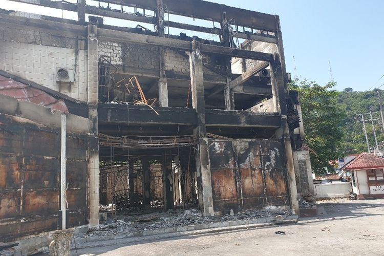 Grapari Telkomsel Jalan Koti yang menjadi salah satu bangunan yang dibakar massa pada 29 Agustus, kota Jayapura, Papua, Rabu (4/09/2019)
