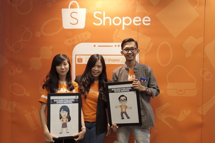 Marketing Manager Shopee, Monica Vionna Elysia (tengah) bersama dengan dua pengusaha muda Shopee saat konferensi pers, di Wisma 77, Jakarta, Selasa (27/10/2017)