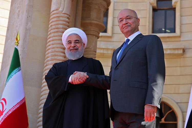 Presiden Iran Hassan Rouhani (kiri) saat diterima Presiden Irak Barham Salih, dalam kunjungan resminya, Senin (11/3/2019).