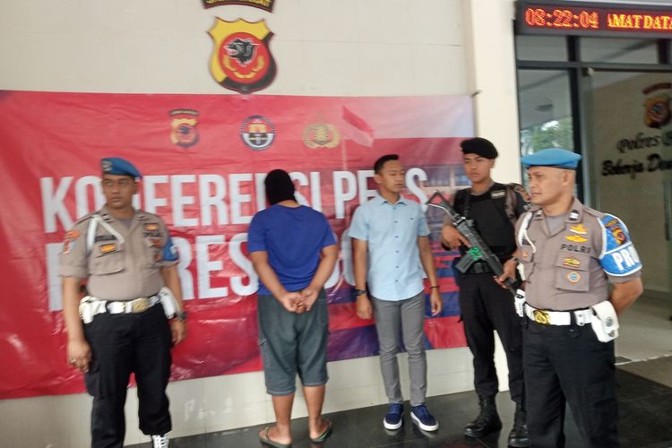 Aparat kepolisian Polres Bogor mengamankan satu pelaku pencabulan anak di bawah umur di Mapolres Bogor, Cibinong, Jawa Barat, Rabu (4/9/2019)