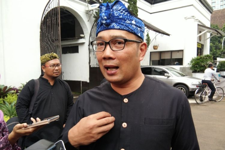 Wali Kota Bandung Ridwan Kamil seusai menghadiri rapat koordinasi pengamanan Natal dan tahun baru di Mapolrestabes, Jalan Jawa, Rabu (13/12/2017).