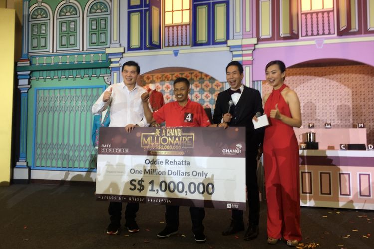Oddie Rehatta memenangi undian uang tunai sebesar satu juta dollar Singapura 