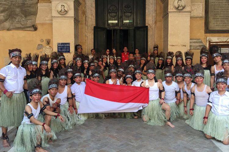 Kelompok paduan suara Univoice Choral Society dari Manado, Sulawesi Utara menjadi juara dalam The 9th Musica Eterna Roma-International Choir Festival and Competition.