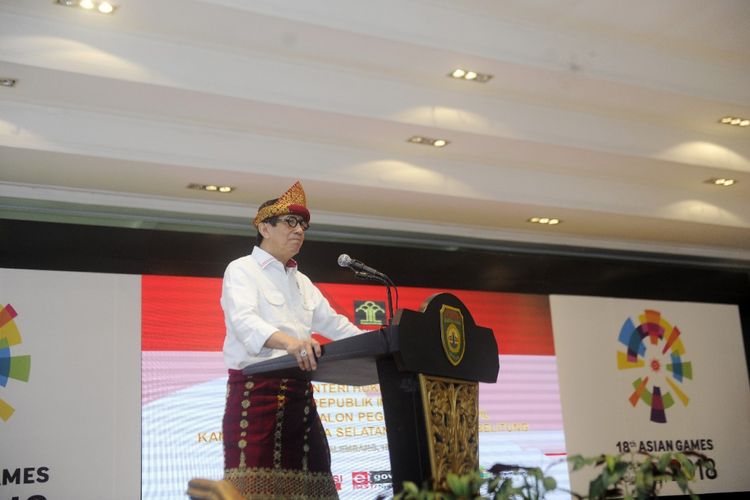 Menteri  Hukum dan HAM Yasonna Laoly saat menghadiri pembekalan latihan dasar CPNS di Griya Agung Palembang.