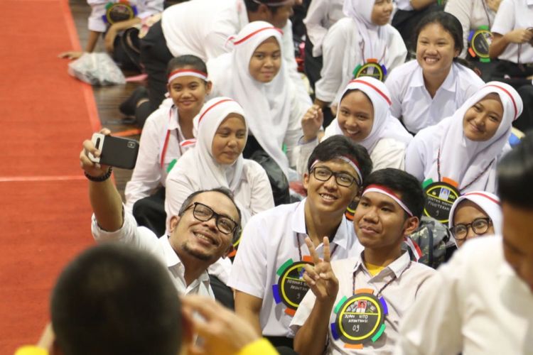 Menaker Hanif Dhakiri saat menghadiri kegiatan Masa Orientasi Mahasiswa baru Program Pendidikan Vokasi Universitas Indonesia di Depok, Jawa Barat, Rabu (15/8/2018)