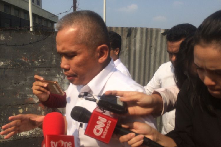 anggota Komisi XI DPR dari Fraksi Partai Amanat Nasional (PAN) Achmad Hafisz Thohir usai Diperiksa Penyidik KPK di Gedung Merah Putih KPK, Jakarta, Senin (27/8/2018).