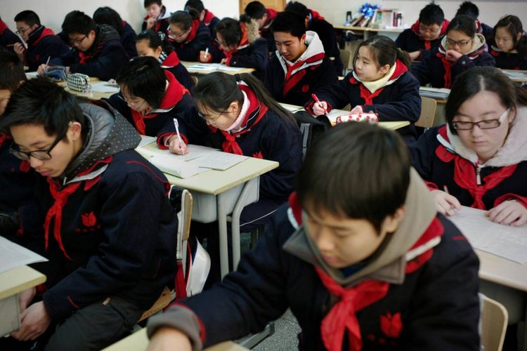 Ilustrasi kegiatan belajar mengajar sekolah di China.