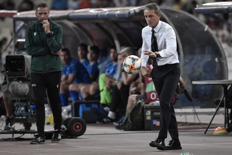 Pelatih tim nasional Italia, Roberto Mancini, mendampingi timnya saat laga kualifikasi Euro 2020 melawan Yunani, di Olympic Stadium, Athena, Yunani, Sabtu (8/6/2019).