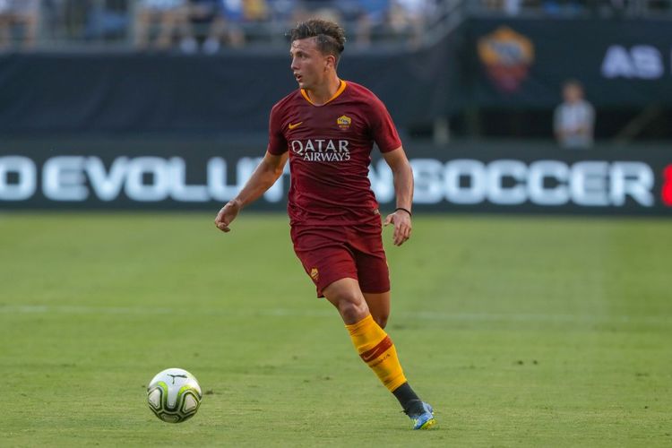 Bek muda AS Roma, Luca Pellegrini, saat tampil pada laga International Champions Cup 2018 melawan Tottenham Hotspur, di SDCCU Stadium, San Diego, California, Amerika Serikat, pada 25 Juli 2018