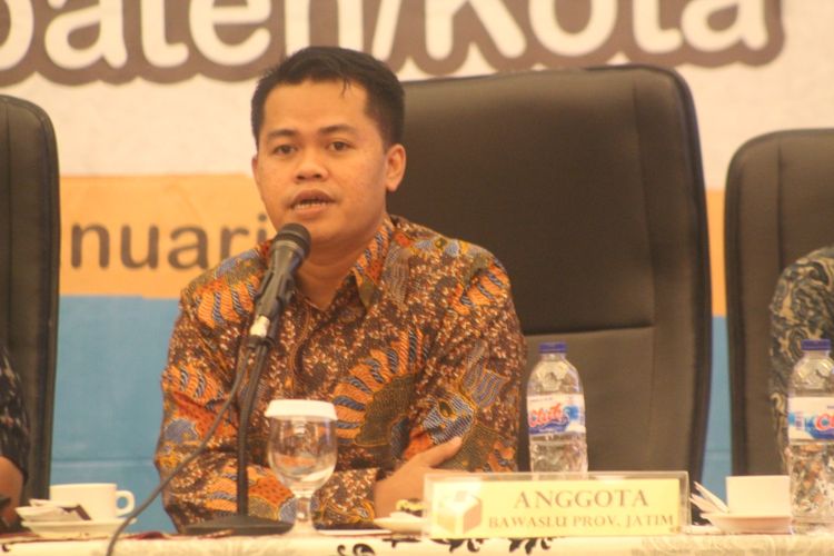 Komisioner Bawaslu Jawa Timur Divisi Pengawasan Aang Khunaifi