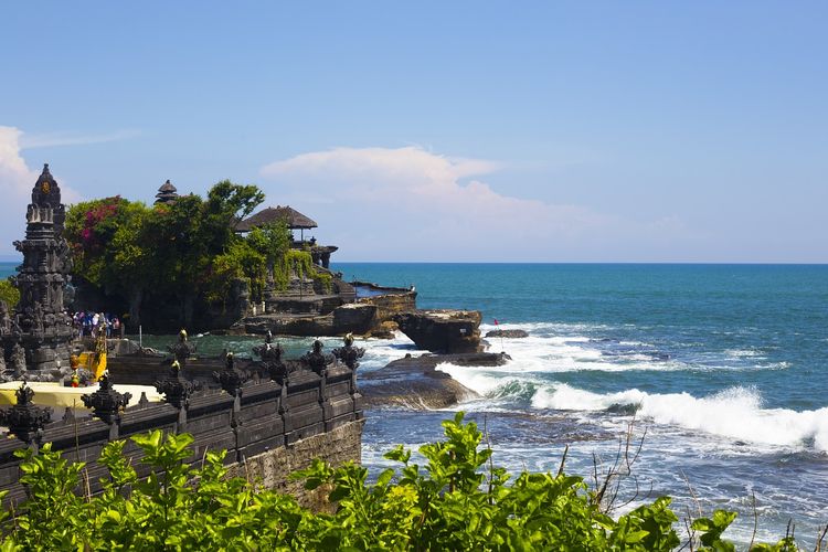 Bali merupakan wilayah yang cocok dikunjungi saat berpergian sendiri karena menyajikan berbagai macam destinasi untuk bersantai hingga berpesta.