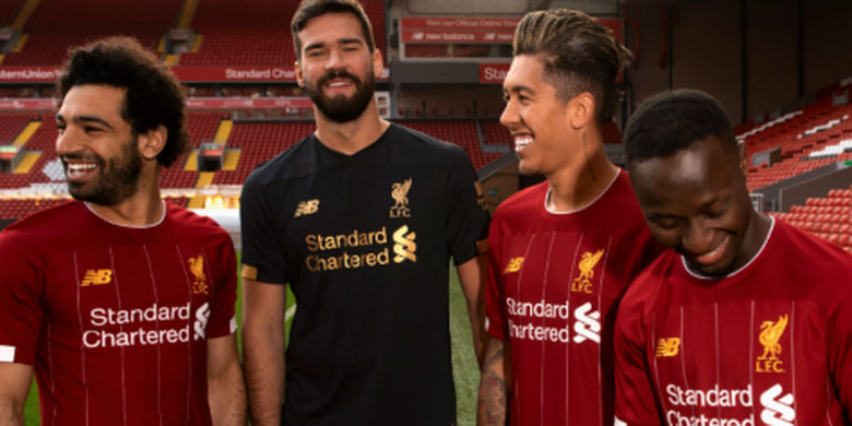 Sejumlah pemain Liverpool memperkenalkan jersey barunya untuk musim 2019-2020, Kamis (18/4/2019).