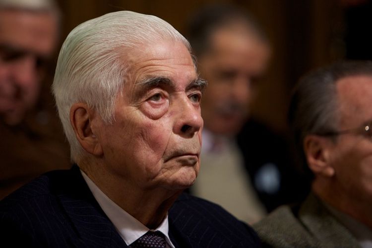 mantan jenderal Argentina, Luciano Menendez, menghadapi persidangan pada 2010. Menendez menjadi salah satu sosok yang bertanggung jawab atas kematian 30.000 orang selama operasi militer Dirty War periode 1976-1983.