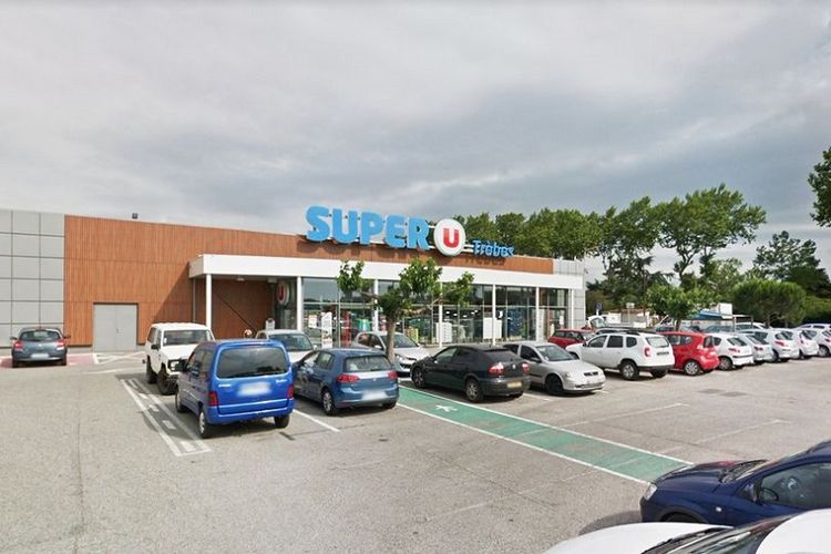 Supermarket U di kota Trebes, Perancis lokasi penembakan dan penyanderaan pada Jumat (23/3/2018).