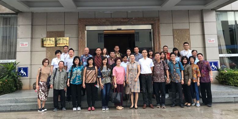 Beberapa travel agent Indonesia mengunjungi Hainan Kangtai Travel Co, Ltd, di Haikou, Hainan, China, Kamis (12/10/2017).