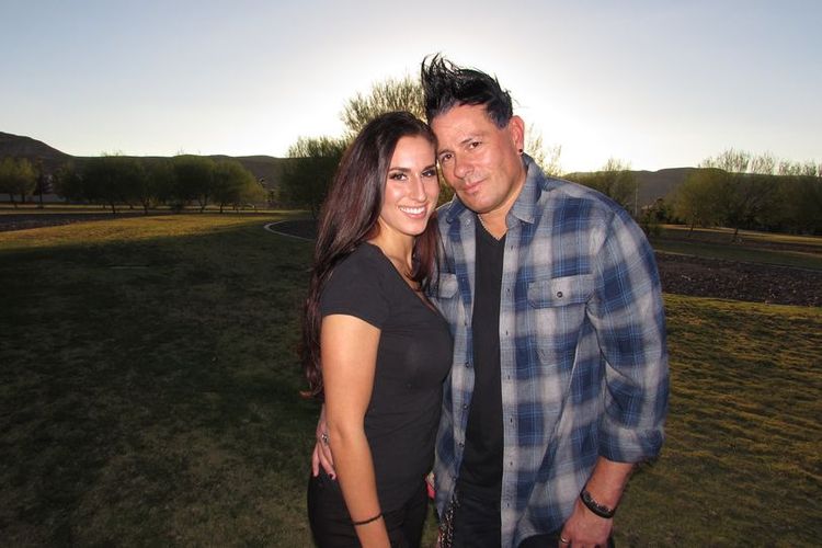 Nicole Ruffino (kiri) dan Bryan Hopkins, pasangan kekasih yang saling jatuh cinta di malam penembakan massal Las Vegas 1 Oktober 2017 lalu. Penembakan itu menewaskan 59 orang, termasuk pelaku.