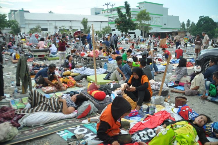 Hampir 17.000 Orang Mengungsi akibat Gempa dan Tsunami di Palu - Kompas.com