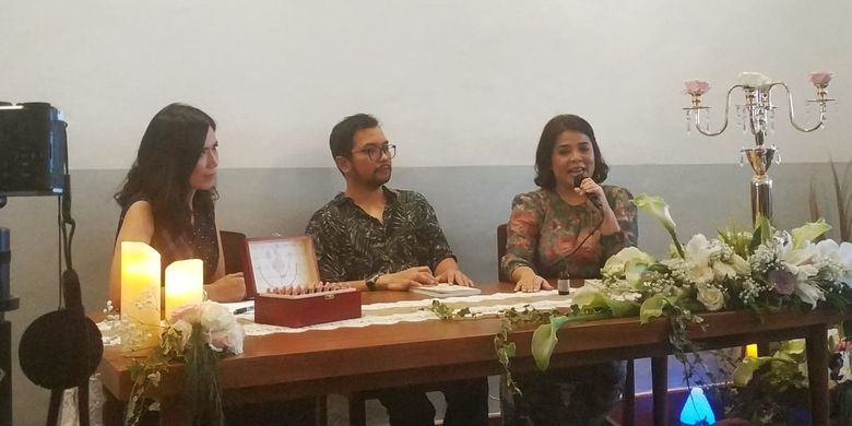 Alva Paramitha, psikolog pendidikan dan juga praktisi penyembuhan meluncurkan buku pertamanya The Healing Flower: Catatan Perjalanan Menyembuhkan dengan Bach Flower Remedy di Cikini, Jakarta (27/4/2019).