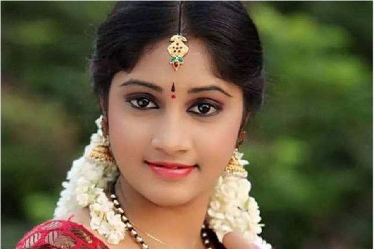 Naga Jhansi, aktris India yang ditemukan bunuh diri di apartemennya di Hyderabad.