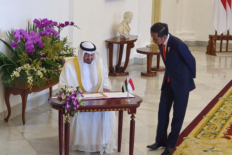 Presiden Jokowi menyambut kedatangan Pangeran Abu Dhabi, Putra Mahkota Abu Dhabi, Sheikh Mohamed Bin Zayed Al Nahyan, di Istana Bogor, Rabu (24/7/2019).